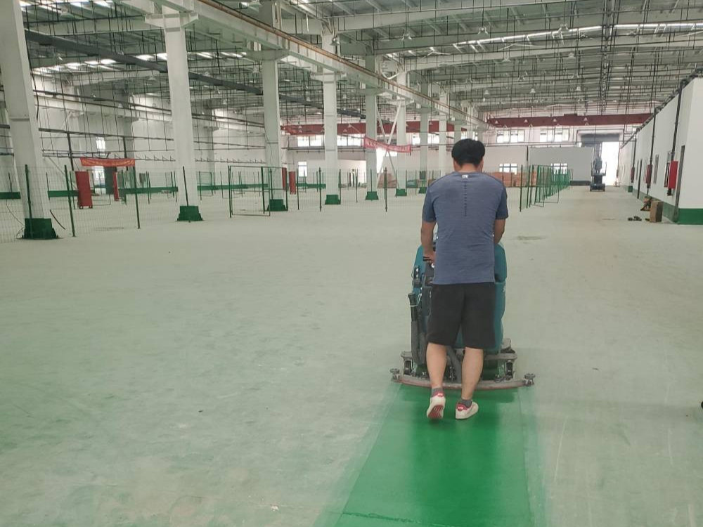 地下車庫(kù)使用洗地機(jī)時(shí)應(yīng)注意什么？