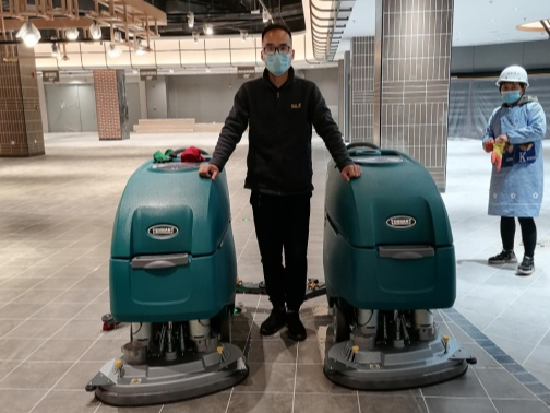 大型商場洗地機使用時要注意什么？