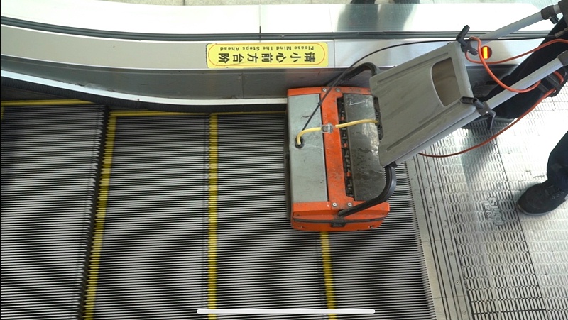 扶梯清洗機3 (2) 扶梯清洗機3 (2)