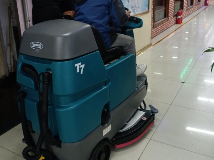 氣溫下降洗地機(jī)該如何保養(yǎng)？